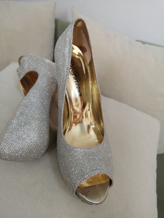 Дамски елегантни обувки, различни модели.