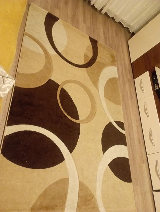 Covor puțin folosit in stare foarte buna