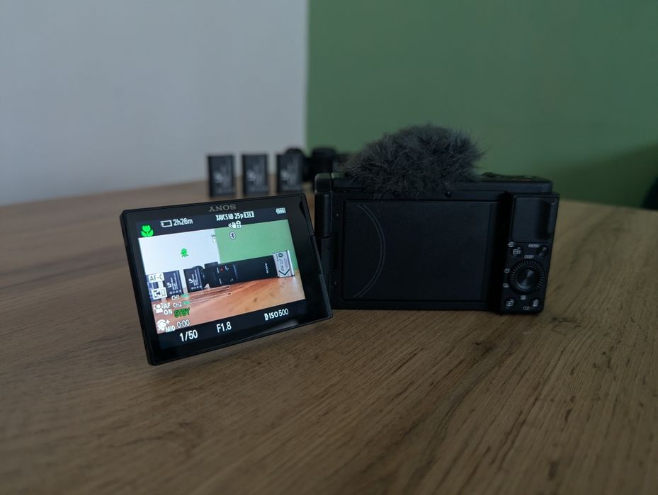 Sony ZV-1 + Грип GP-VPT2BT + 5 батерии + зарядно + 64GB - Като нов / Ready-to-shoot