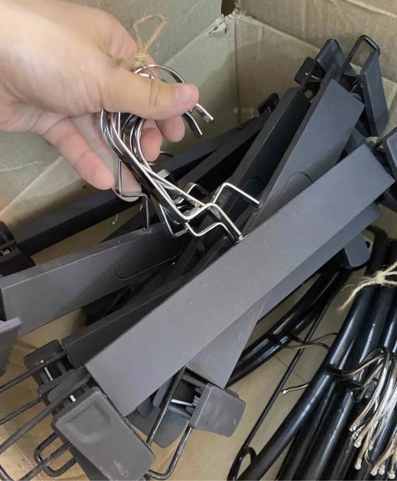 Разные вешалки для магазинов