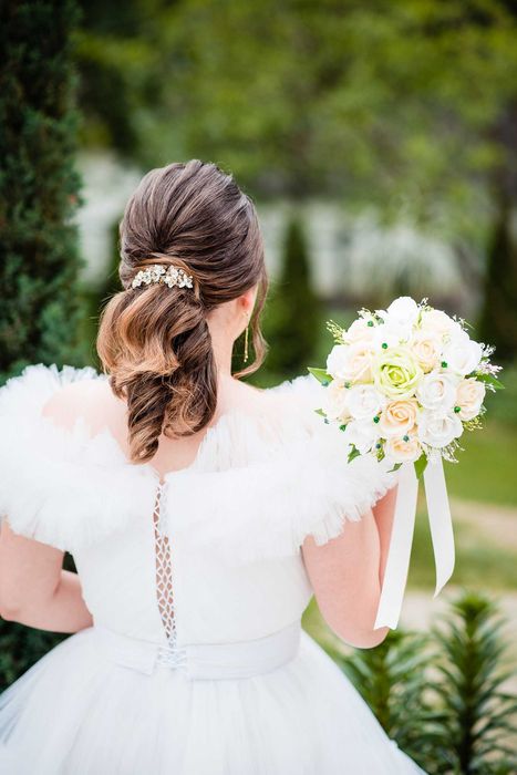 Vand rochie din tulle cu detaliu pe umeri
