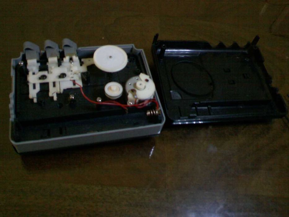 mini casetofon portabil foarte vechi