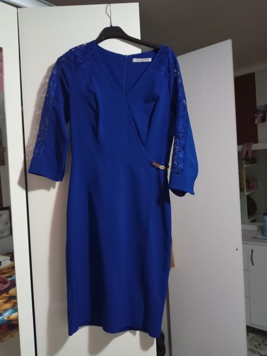 Vând rochii superbe