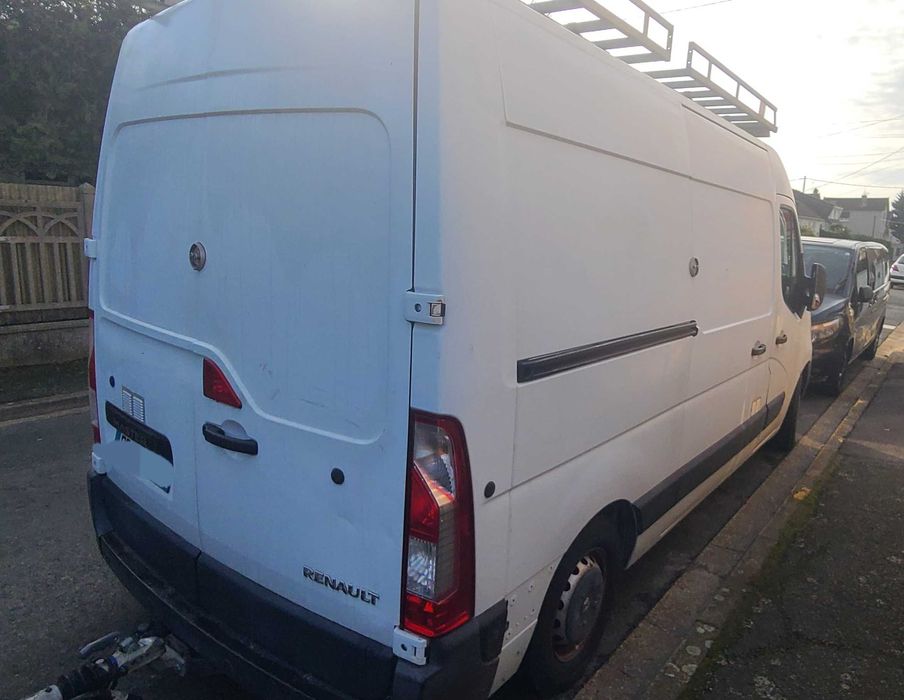 RENAULT Master 3 2.3 L2H2 varianta lunga si inalta
