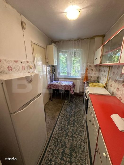 Apartament cu 3 camere, decomandate, boxa, centrala, zona Primaverii