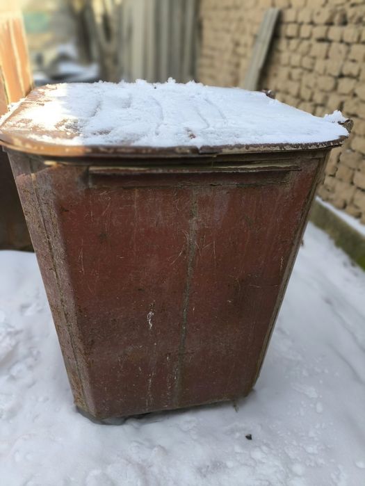 Мусорный бак металлический