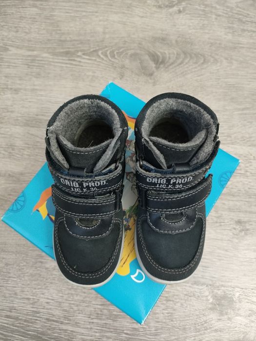 Продам детские ботинки