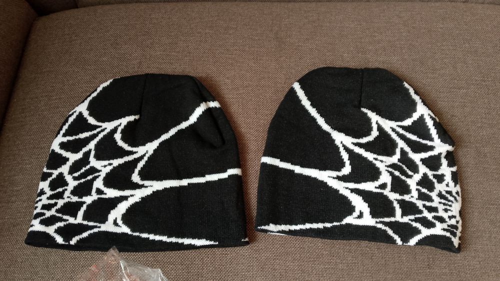 Шапка черная срочно продать!