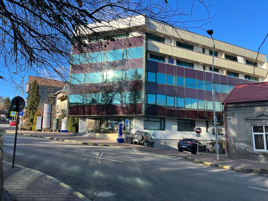 Inchiriez apartamnt  2  camere central

Apartament modern, lum