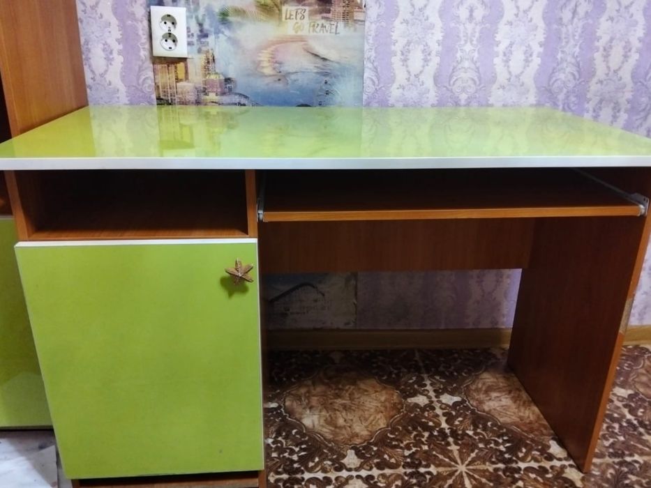 Письменный стол со шкафом