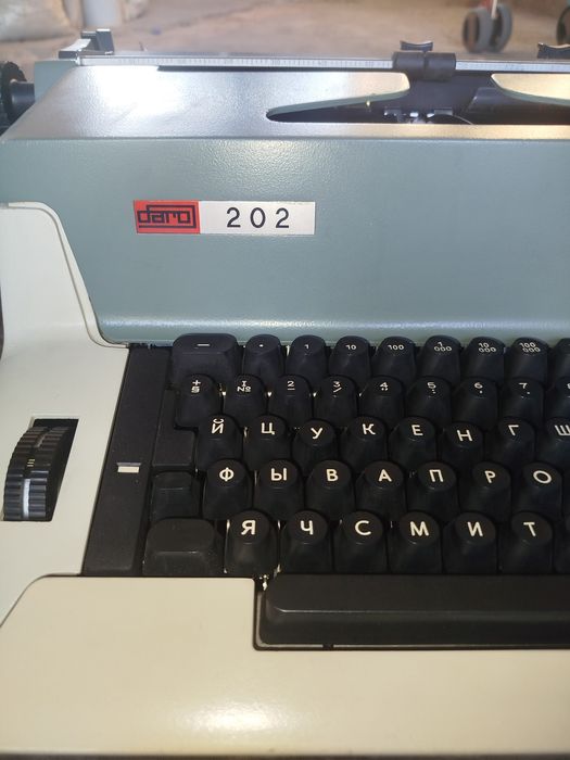 Это электрическая пишущая машинка Daro 202, 1980г.