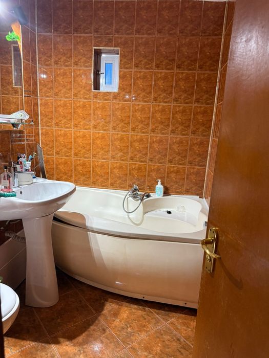 Inchiriez Apartament Decomandat