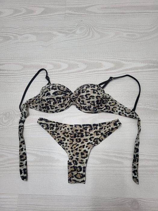 Costum de baie din 2 piese, marimea S, stare foarte bună