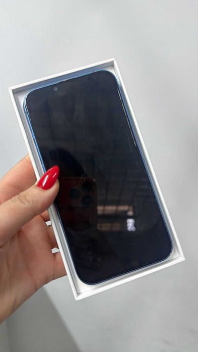 смартфон Apple iPhone 13