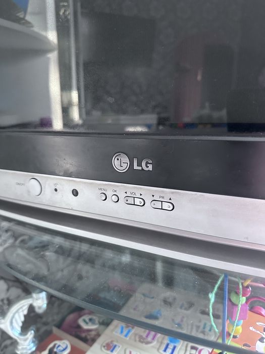 Телевизор LG с пультом