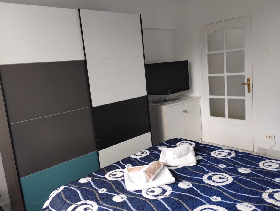 inchiriez apart. 2 camere decoman