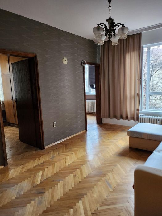 Дава се под наем Тристаен апартамент в София, Център - 75 кв.м за 718.08 € - Снимка #1