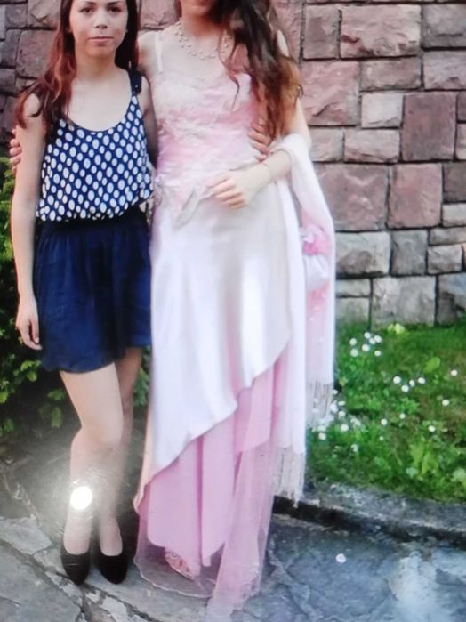 Бална рокля от коприна и дантела