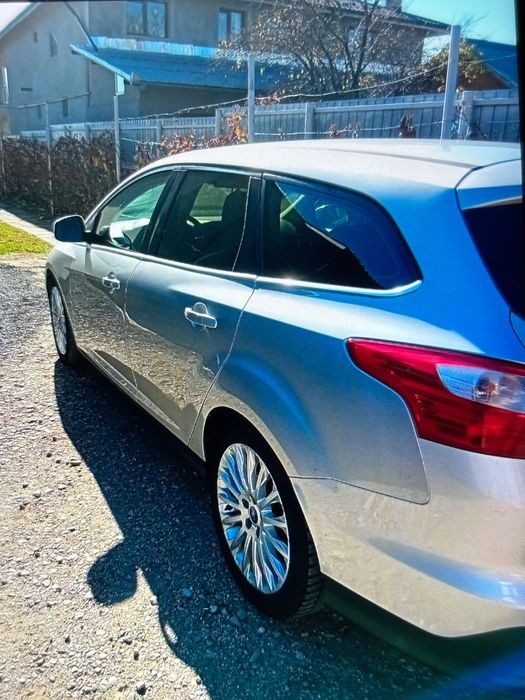 Vând Ford focus an 2011