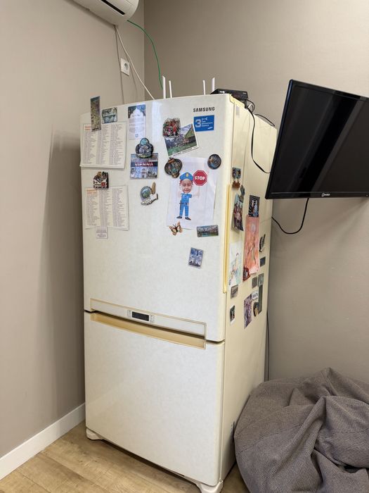 Холодильник samsung в хорошем состояний