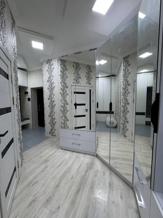 Продаётся 3х комнатная люкс квартира в самом центре города!
(Новостро