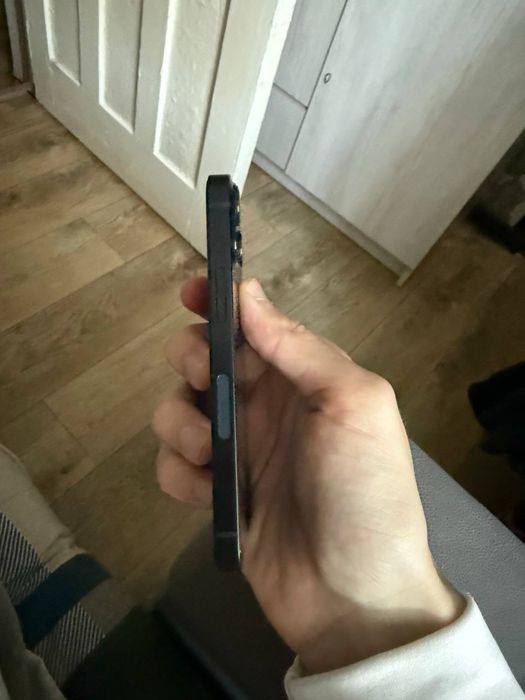 Продается телефон 13 мини