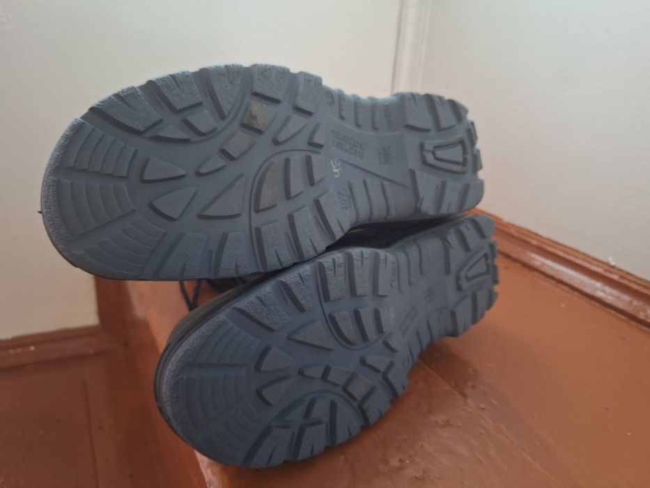 Продам новые зимние ботинки