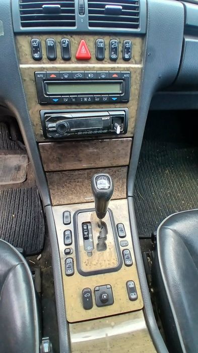 Mercedes  E  320  W 210