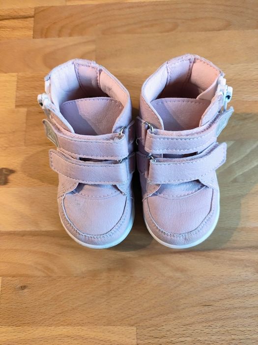 Продавам обувки за прохождане Колев и Колев