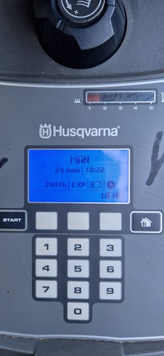 Градински робот за косене на трева