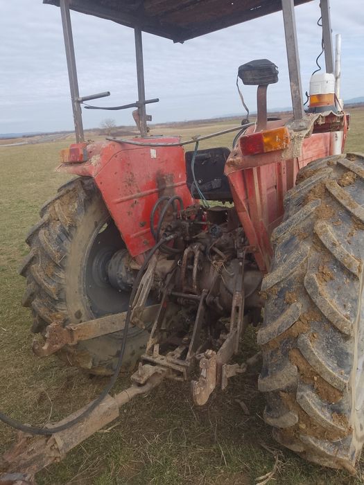 Vând tractor Massey Ferguson