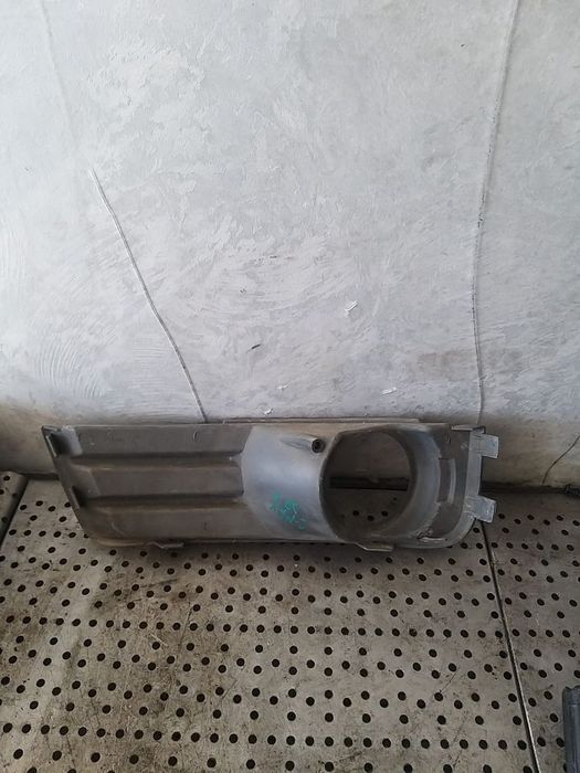 Grila proiector dreapta ford c max 3m51r19952ad