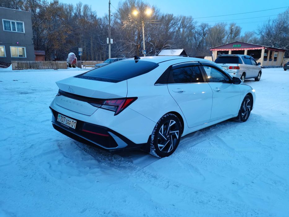 Hyundai elantra 2024