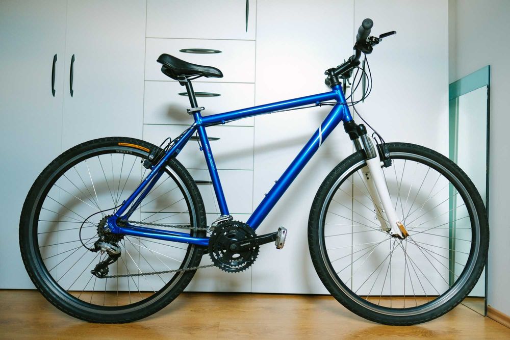 Bicicleta Trekking roti 28, frane hidraulice, echipata shimano. Cross Country