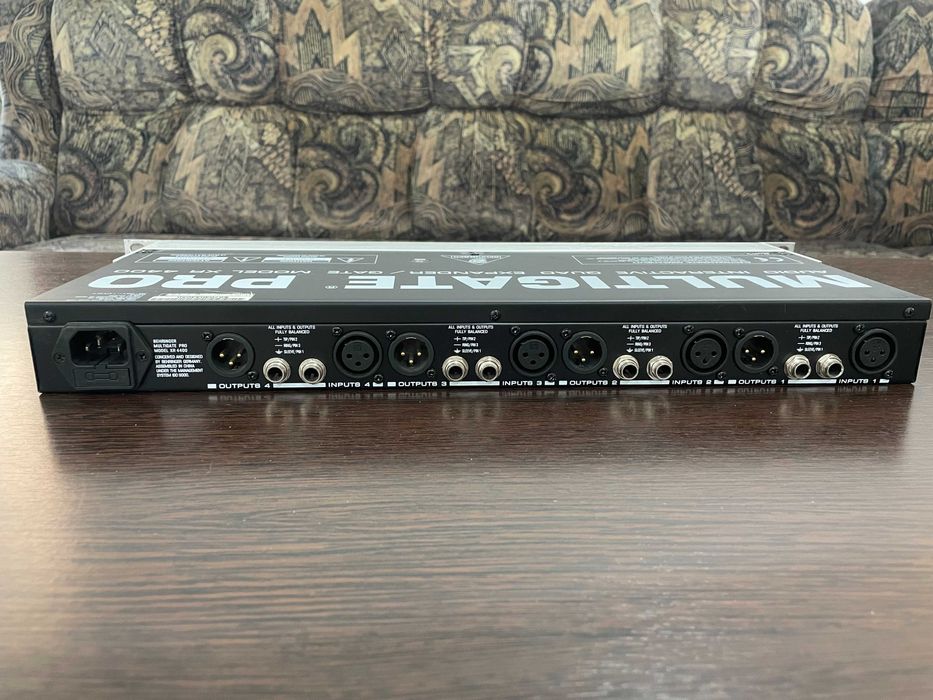 Behringer Multigate PRO XR4400
MULTIGATE