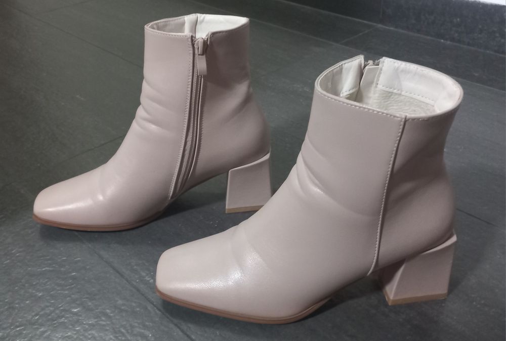 Vand botine de dama DeeZee