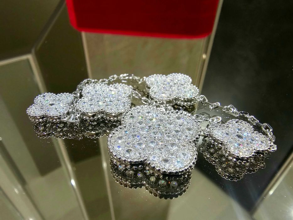 Van Cleef & Arpels VCA Silver Diamond Magic Alhambra Дамска Гривна