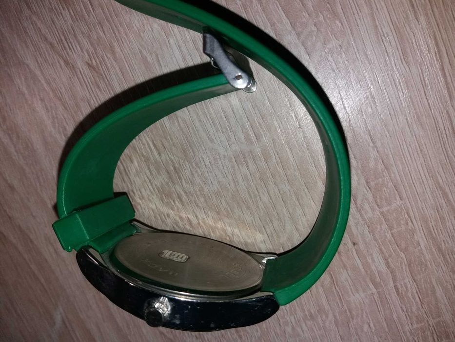 Яркие и мощные часы