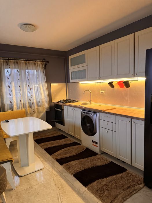 Apartament 4 camere de vanzare!!