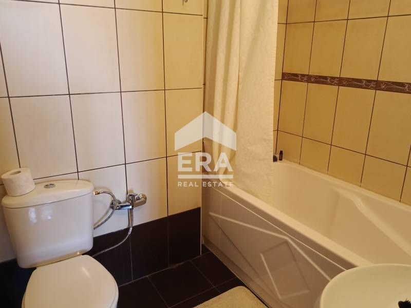 Къща на 3 километра от плажа и с изглед към залива на Слънчев Бряг