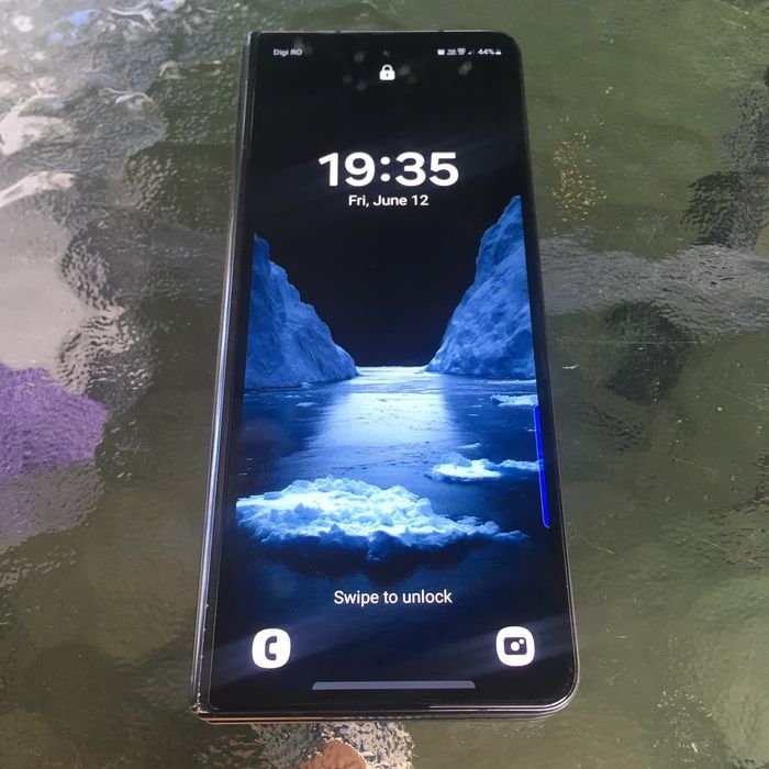 Samsung Galaxy z fold 5 ,512 GB ,12 ram
