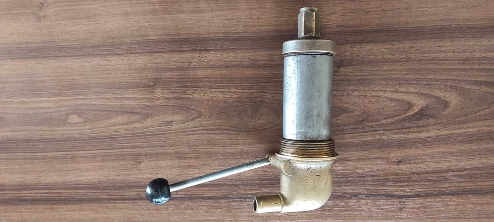 Ръчна помпа за гориво и смазочни материали