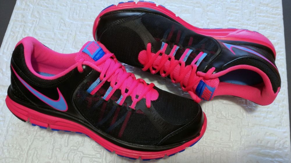 Adidasi,noi,originali Nike nr.41 US 9,5 ; UK 7 ; EUR 41 ; CM 26,5