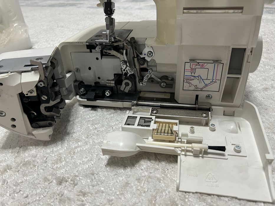 Оверлок , швейная машинка