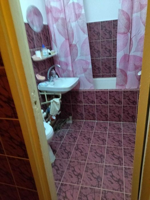 Vand garsoniera decomandata zona Crang