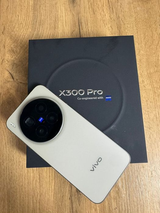 Vivo x300 pro global недавно купила ел хочу обменять или продать