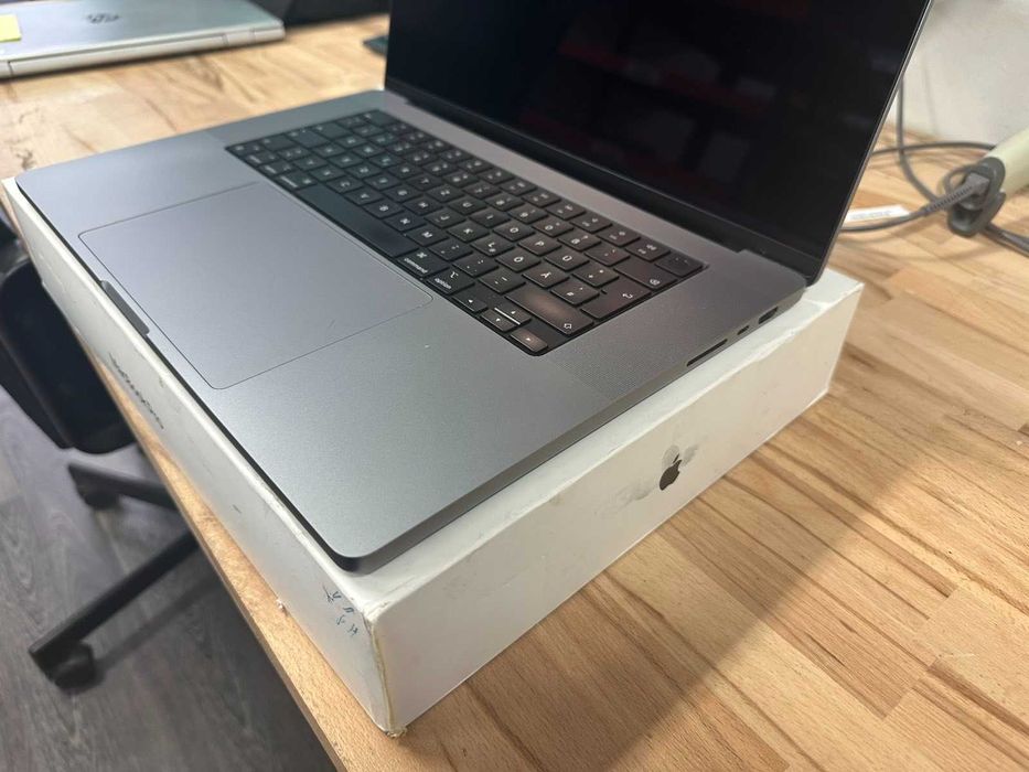 Apple MacBook Pro 16” M1 PRO A2485 16GB RAM 512GB SSD 16C GPU