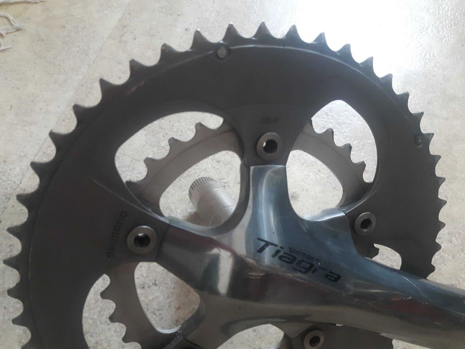 Shimano Тiagra 4600 / 170мм  Само десния курбел със плочите като на снимката, нямам ляв 170мм