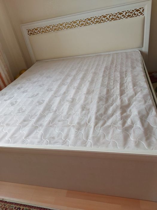 Двухспальная кровать