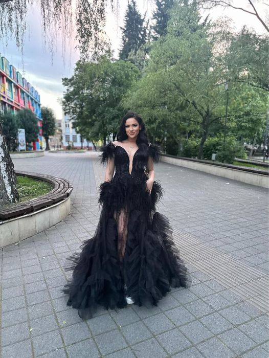 Продавам рокля на Стоян Радичев